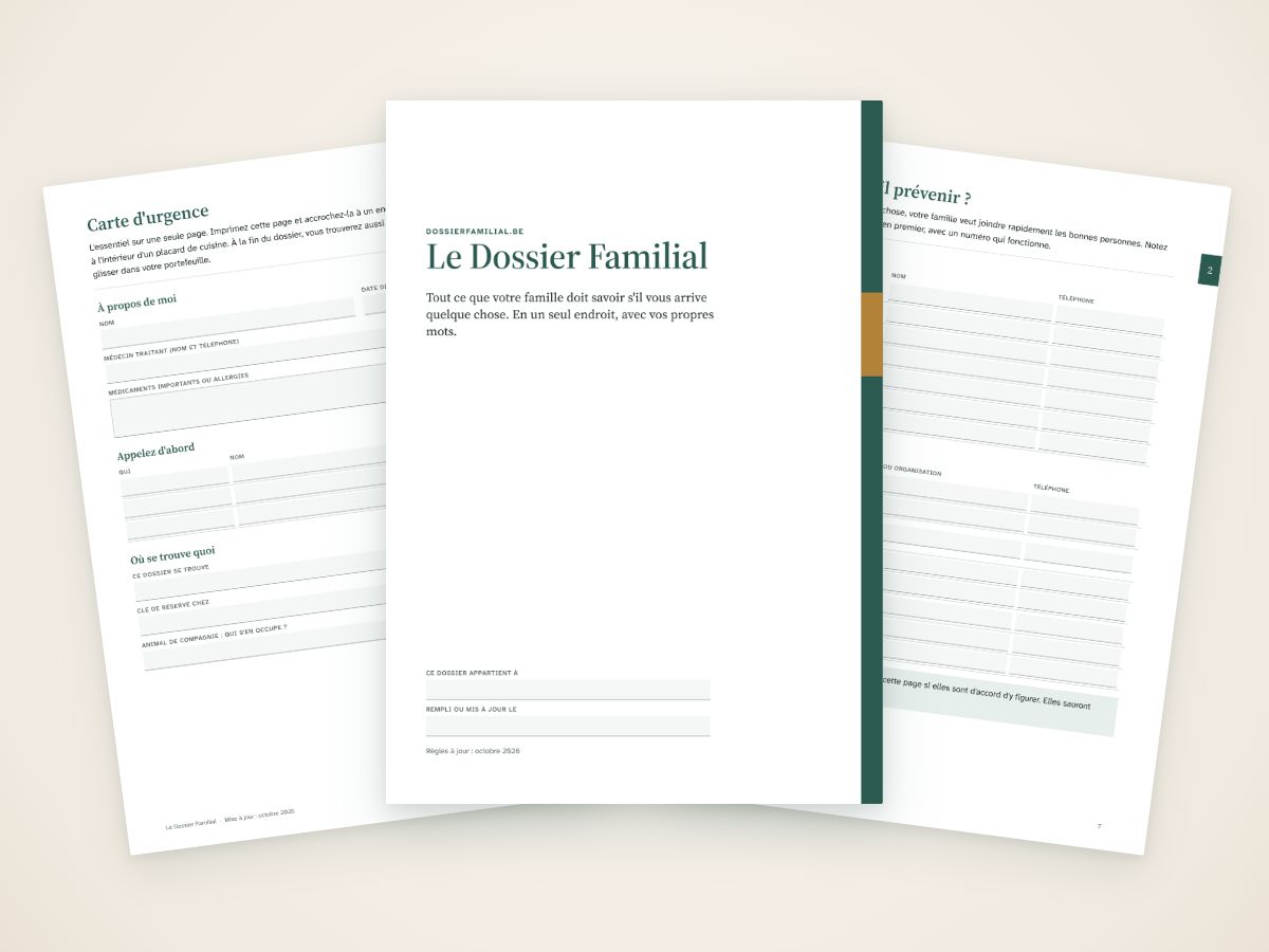 Le Dossier Familial : la couverture et deux pages exemples à remplir